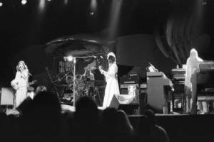 https://commons.wikimedia.org/wiki/File%3AYes_Live_at_Columbia%2C_SC_(1974)_(3984563705).jpg