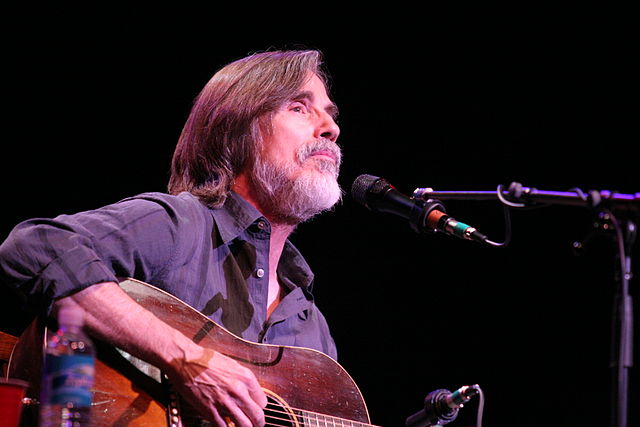 https://commons.wikimedia.org/wiki/File%3AJackson_Browne_2008_(2).jpg